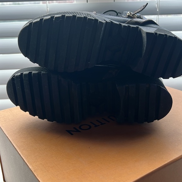 LOUIS VUITTON LAUREATE PLATFORM DESERT ANKLE BOOTS - Picture 9 of 12